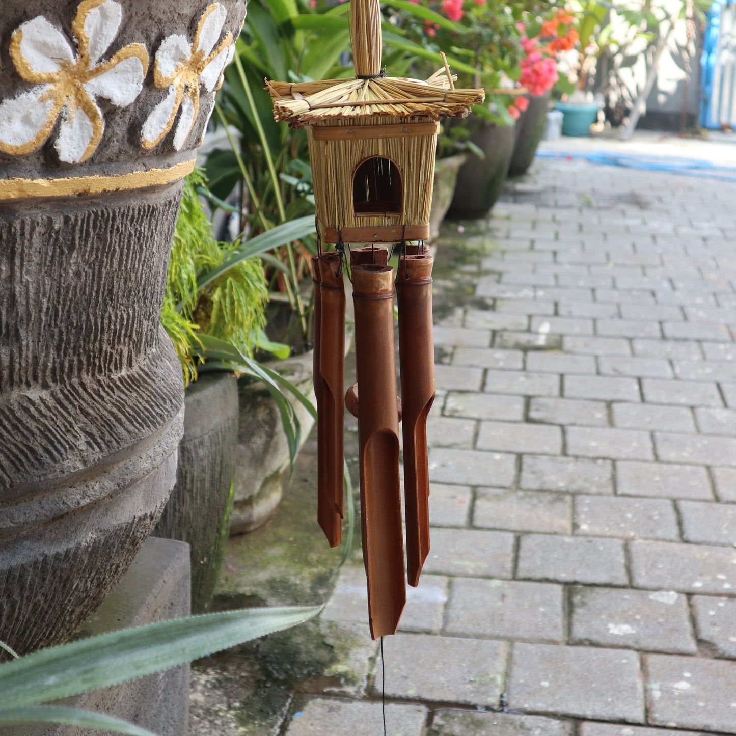 Square Seagrass Bird Box with Chimes 49x15cm – Eco Garden Decor